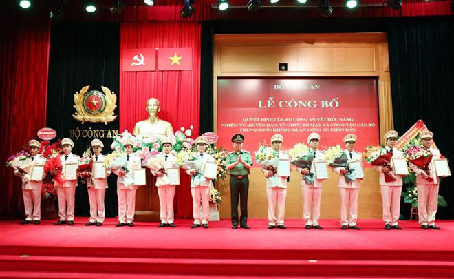 Ra mắt Trung đoàn Không quân Công an nhân dân tại Hà Nội ảnh 1