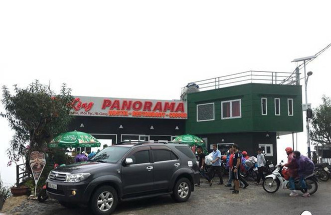 Công trình xây dựng nhà nghỉ, nhà hàng Panorama trái phép ở đỉnh đèo Mã Pì Lèng, huyện Mèo Vạc, tỉnh Hà Giang. (Ảnh: TTXVN) Hà Giang tạm dừng hoạt động công trình vi phạm trên đèo Mã Pì Lèng ảnh 1