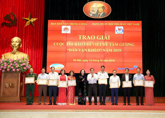 Tác phẩm Dân vận của Bác là tinh hoa thời đại về vai trò của nhân dân ảnh 2