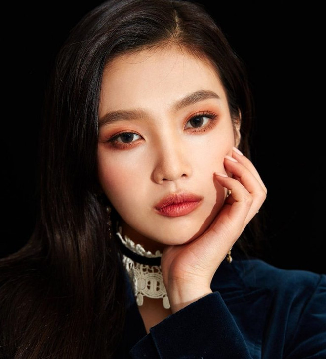 Mẹo trang điểm giúp các nàng nổi bật hơn trong buổi tiệc cuối năm ảnh 3