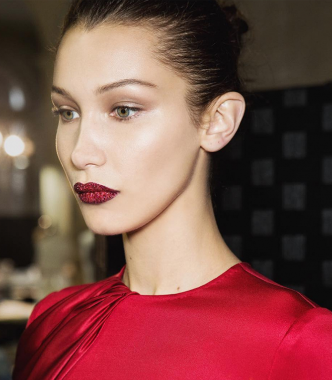 Mẹo trang điểm giúp các nàng nổi bật hơn trong buổi tiệc cuối năm ảnh 1