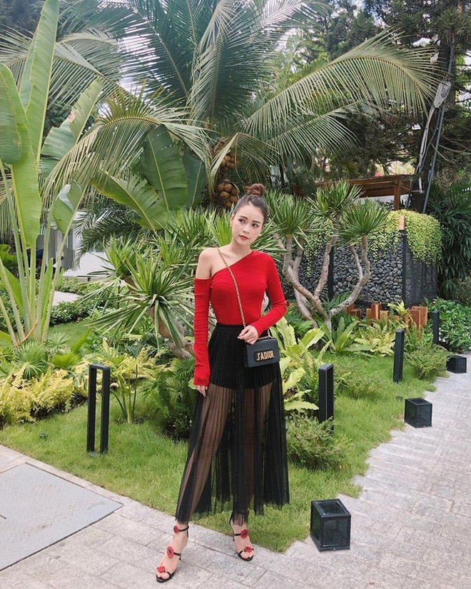 Dàn mỹ nhân Việt xua tan nắng Hè với thời trang xuống phố quyến rũ ảnh 14