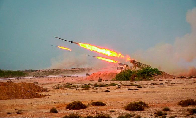 Iran lần đầu tiên phóng tên lửa đạn đạo từ lòng đất ảnh 1