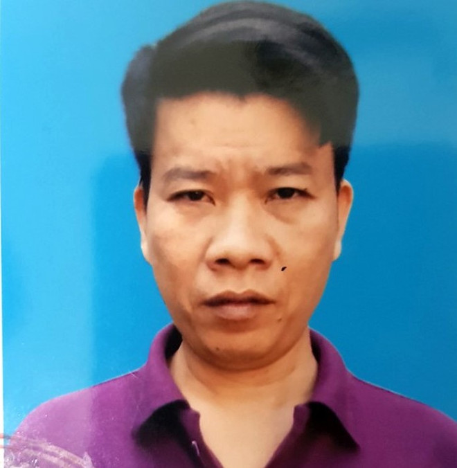 Lợi dụng lúc khách xuống xe rút tiền, Vị đã lục balo và lấy đi chiếc điện thoại bên trong. Hà Nội: Khởi tố lái taxi trộm cắp tài sản của cảnh sát ngoại quốc ảnh 2