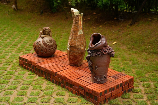 ttxvn-dieu khac gom2.jpg