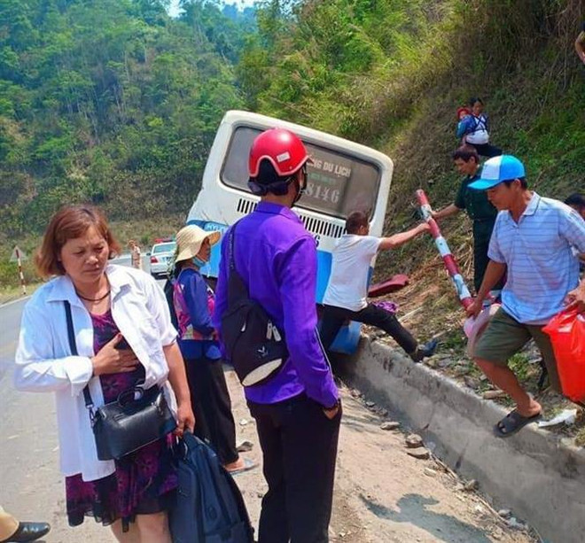 Xe khách mất phanh trên đèo Pha Đin, 36 người may mắn thoát nạn ảnh 3