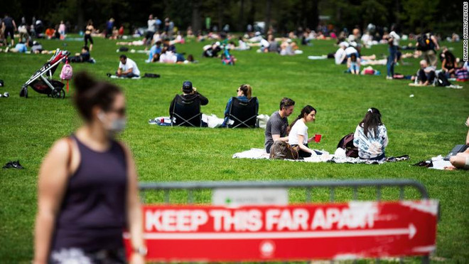 Người dân nhiều nước tất bật chuẩn bị quay lại cuộc sống thường nhật ảnh 1