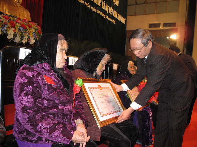 Thanh Hóa phong tặng, truy tặng hơn 900 Mẹ Việt Nam Anh hùng ảnh 1