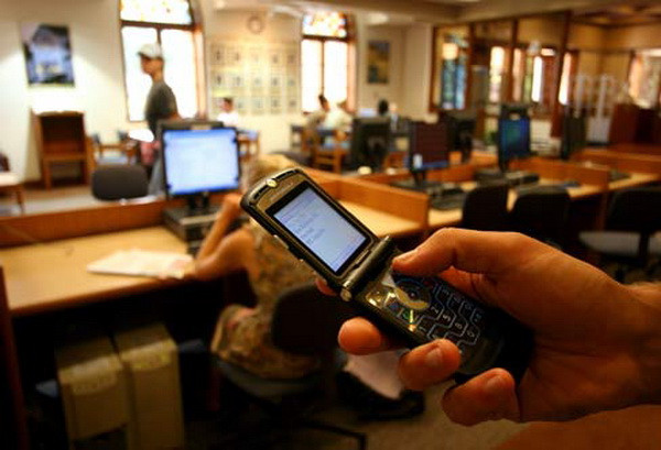 Mỗi người dân Cuba có thể đăng ký tối đa 3 thuê bao di động ảnh 1