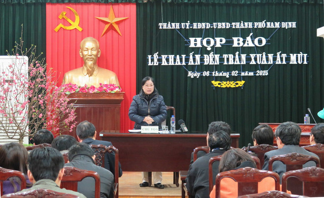 Phục dựng lễ rước kiệu Ngọc Lộ tại lễ hội khai ấn Đền Trần ảnh 1