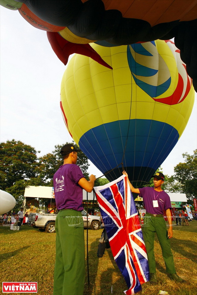 Ngắm nhìn vẻ đẹp cổ kính của cố đô Huế từ khinh khí cầu ảnh 3