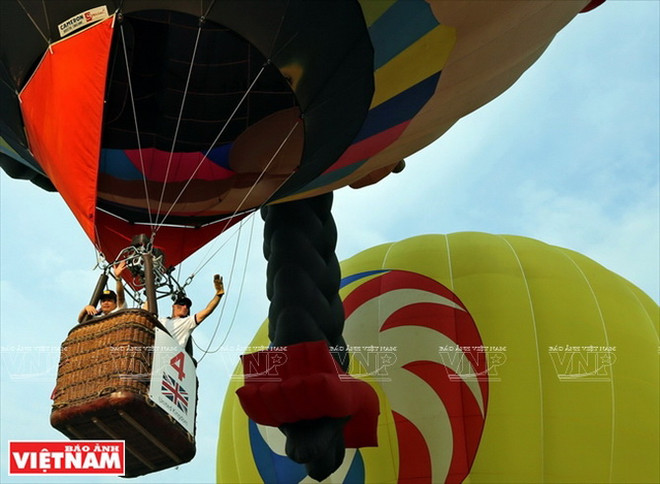 Ngắm nhìn vẻ đẹp cổ kính của cố đô Huế từ khinh khí cầu ảnh 12