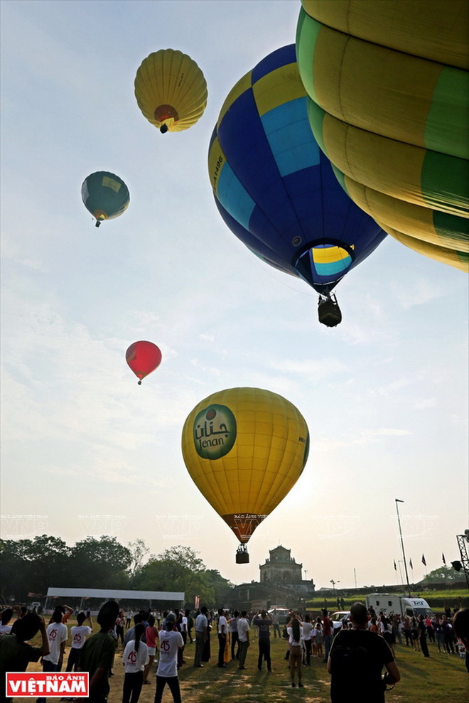 Ngắm nhìn vẻ đẹp cổ kính của cố đô Huế từ khinh khí cầu ảnh 4