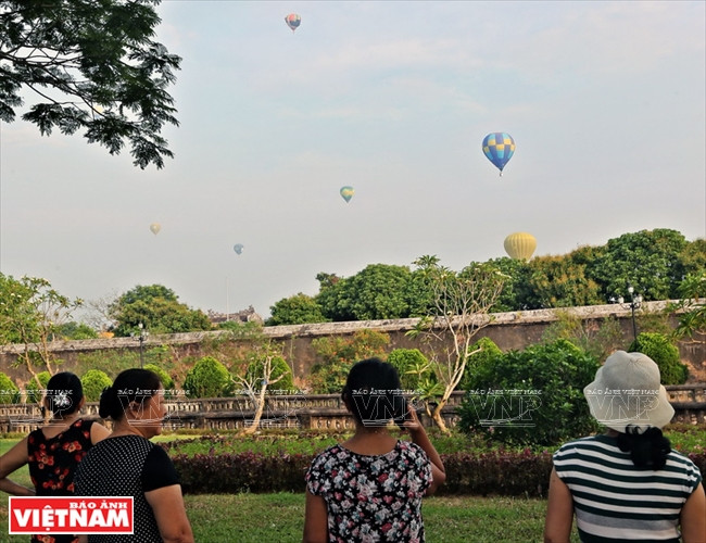 Ngắm nhìn vẻ đẹp cổ kính của cố đô Huế từ khinh khí cầu ảnh 8