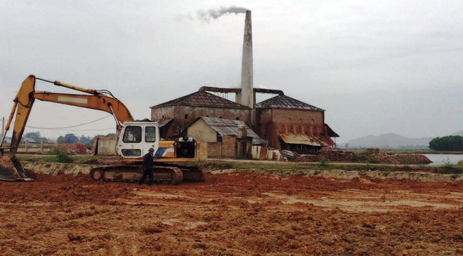 Bài 8: Buộc thôi việc Thanh tra "tính công" bảo kê "lò gạch ma" ảnh 2