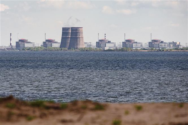 Toàn cảnh nhà máy điện hạt nhân Zaporizhzhia. (Ảnh: AFP/TTXVN) Ukraine lập trung tâm xử lý khủng hoảng liên quan nhà máy Zaporizhzhia ảnh 1