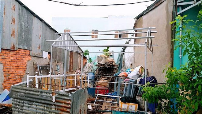 Cà Mau: Dông lốc khiến một người tử vong, 27 nhà bị sập và tốc mái ảnh 2