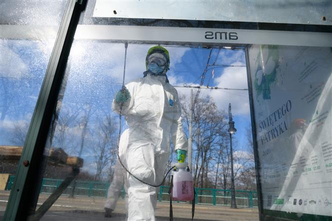 Chính phủ Ba Lan dự kiến đỉnh dịch COVID-19 rơi vào tháng 5 và 6 ảnh 1