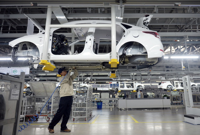 Dây chuyền sản xuất xe ôtô tại nhà máy của Hyundai. (Nguồn: AFP/TTXVN) Giá cổ phiếu của nhiều công ty tăng vọt sau hội nghị liên Triều ảnh 1