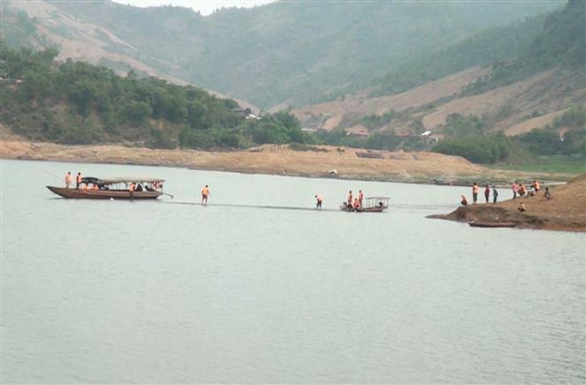 Tìm thấy thi thể hai học sinh cấp 3 mất tích khi tắm sông ở Nghệ An ảnh 1