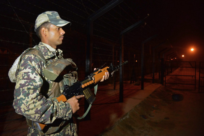 Ấn Độ và Pakistan đình chỉ nghi thức quân sự hằng ngày ở biên giới ảnh 1