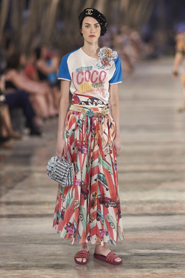 Ba mẫu áo thun đang làm điên đảo sàn diễn đường phố ảnh 1