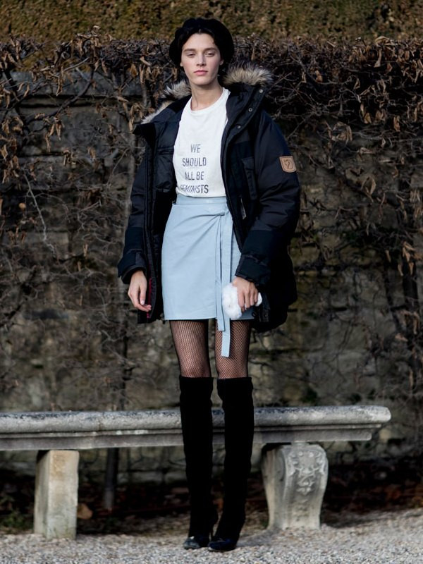 Ba mẫu áo thun đang làm điên đảo sàn diễn đường phố ảnh 26