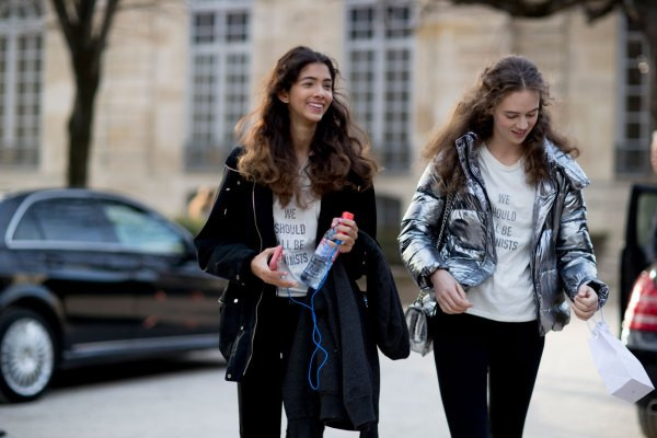 Ba mẫu áo thun đang làm điên đảo sàn diễn đường phố ảnh 28