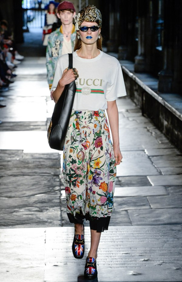 Ba mẫu áo thun đang làm điên đảo sàn diễn đường phố ảnh 9