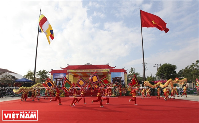 Hàng vạn người dân hành hương về miền đất Phật Yên Tử ảnh 1