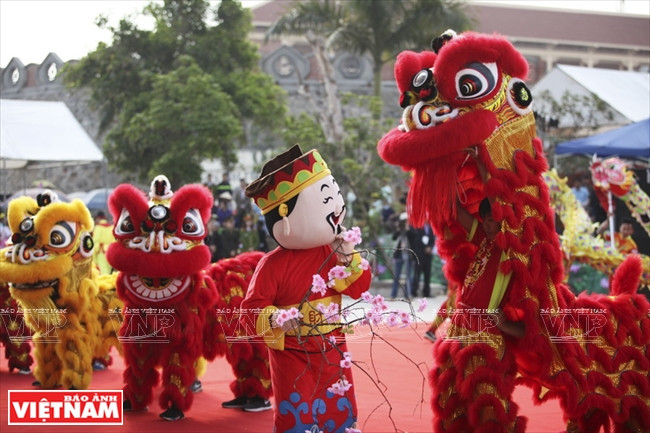 Hàng vạn người dân hành hương về miền đất Phật Yên Tử ảnh 5