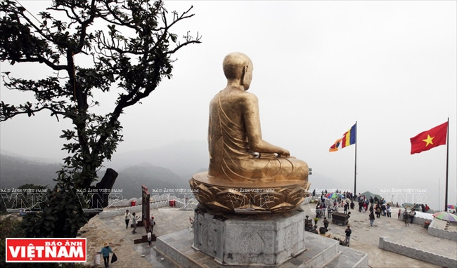 Hàng vạn người dân hành hương về miền đất Phật Yên Tử ảnh 6