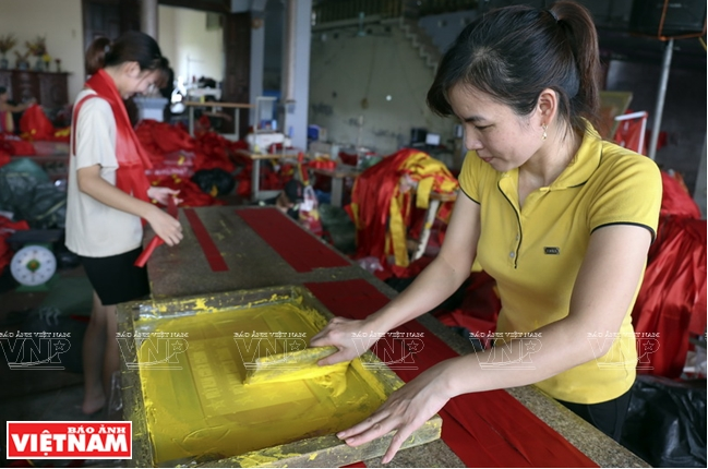 Ngôi làng có truyền thống hơn 70 năm tạo nên những lá cờ Tổ quốc ảnh 4