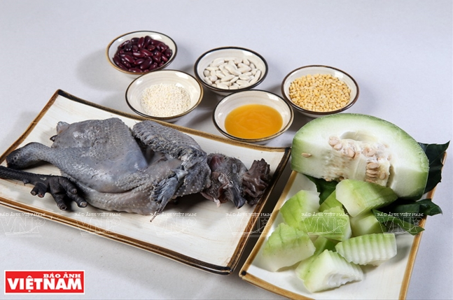 Gà đen tần bí - Bài thuốc dinh dưỡng của người dân vùng Tây Bắc ảnh 1