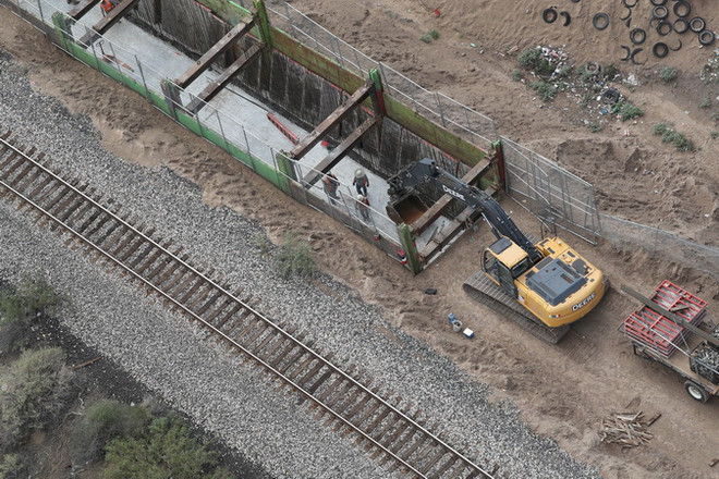 Bang California kiện chính quyền Tổng thống Trump xây tường biên giới ảnh 1