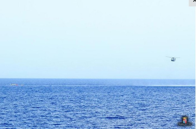 Lại xảy ra đắm tàu khiến 50 người di cư mất tích trên Địa Trung Hải ảnh 1