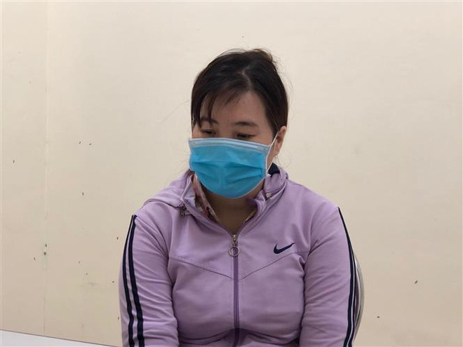 Đối tượng Nguyễn Thị Mận tại cơ quan công an điều tra. (Ảnh: TTXVN phát) Cao Bằng triệt phá đường dây mua bán trẻ em, khởi tố 2 bị can ảnh 2