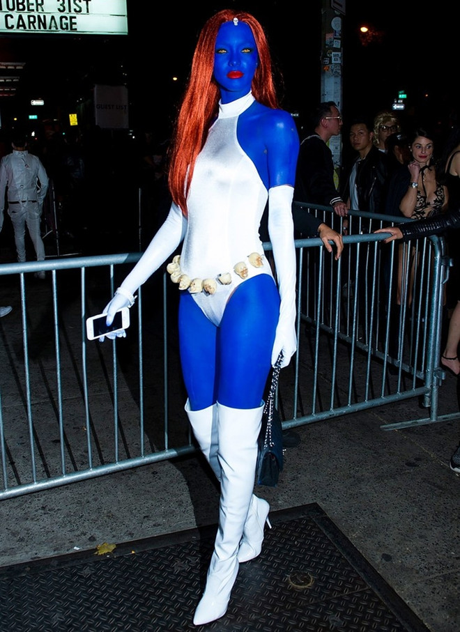 Mỹ nhân Hollywood ''quậy tung'' Halloween với trang phục ấn tượng ảnh 14