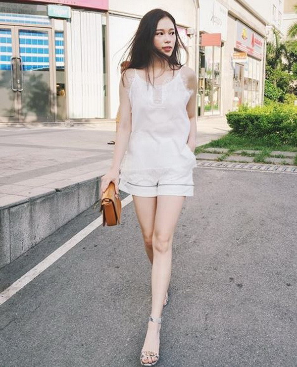Street style ''giải nhiệt' mùa nóng của tín đồ thời trang Việt ảnh 3