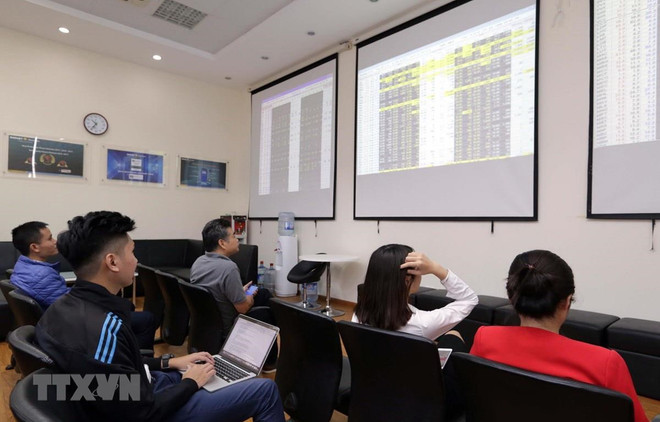 Hàng loạt cá nhân bị xử phạt vì có hành vi thao túng giá cổ phiếu ảnh 1