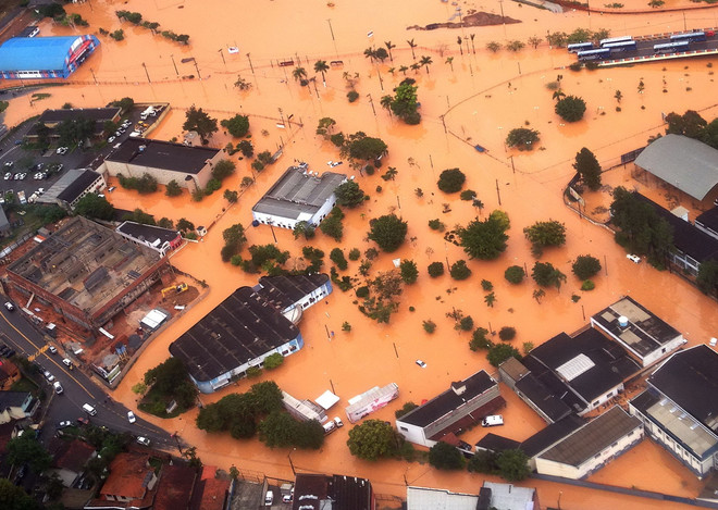 Brazil: Lũ lụt trước thềm Olympic, ít nhất 4 người chết do mắc kẹt ảnh 1