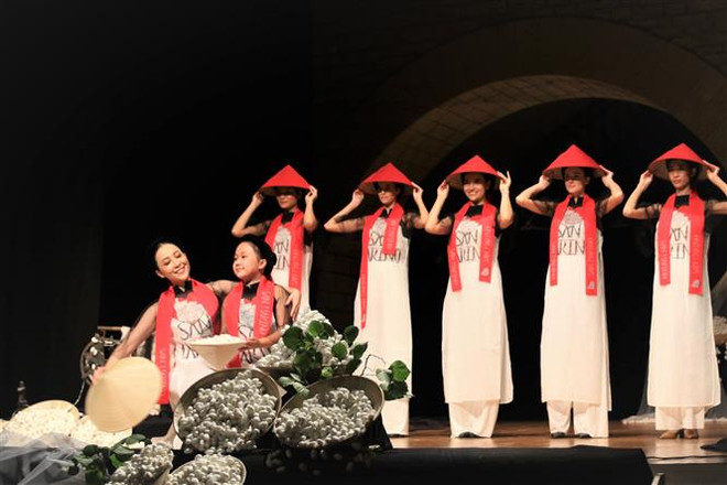 "Ngoại giao Lụa" của Việt Nam chinh phục San Marino ảnh 3