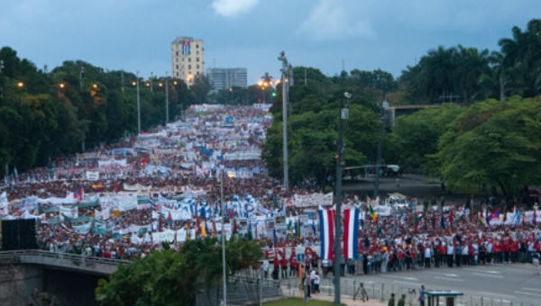 Hàng triệu người dân Cuba míttinh mừng Ngày Quốc tế lao động ảnh 1