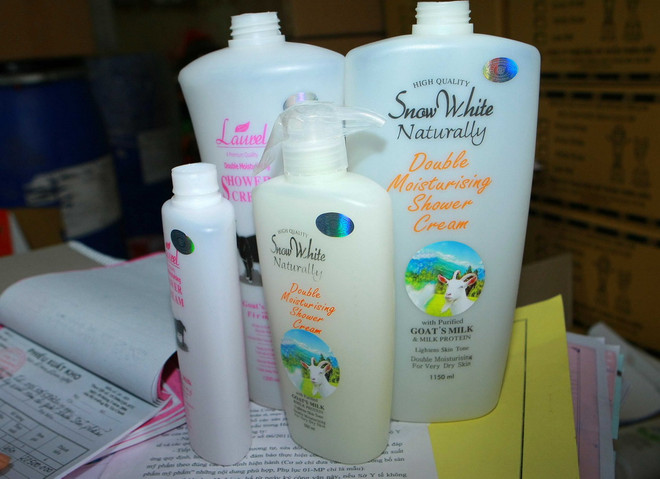 Hà Nội: Phát hiện cơ sở sản xuất sữa tắm giả thương hiệu ngoại ảnh 1