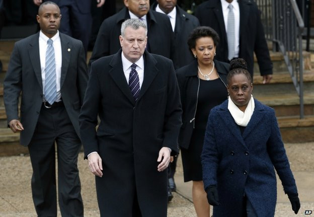 Thị trưởng New York kêu gọi hòa giải giữa cảnh sát và người dân ảnh 1