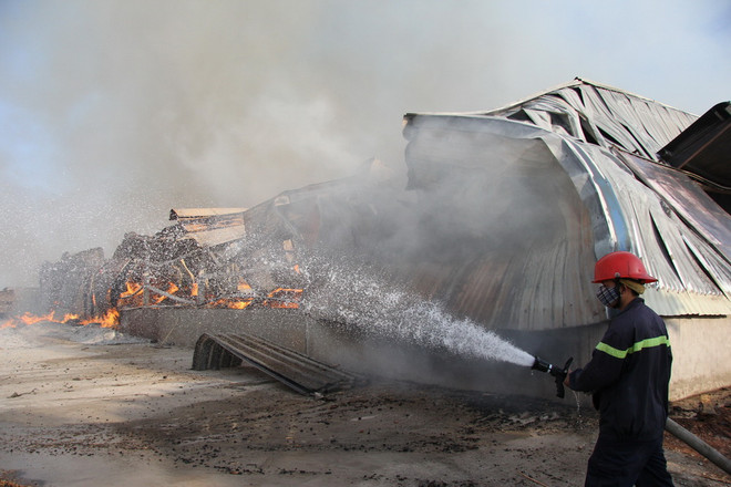 Liên tiếp xảy ra 2 vụ cháy lớn tại các cơ sở sản xuất ở Bình Dương ảnh 2