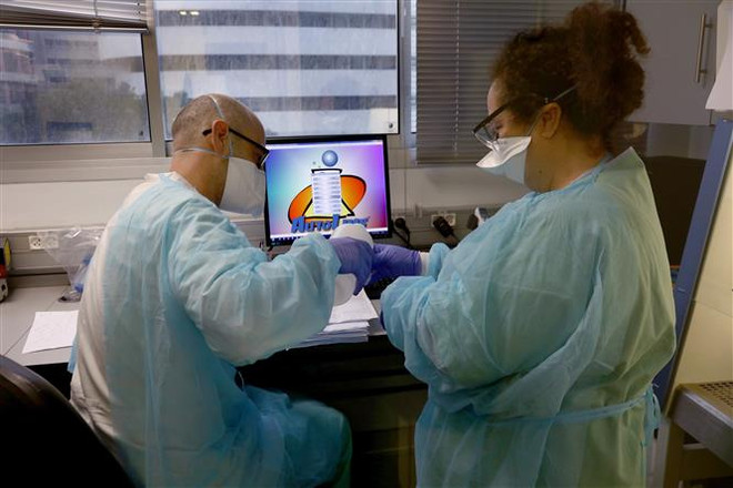 Dịch COVID-19: Israel và UAE có ca tử vong đầu tiên do SARS-CoV-2 ảnh 1