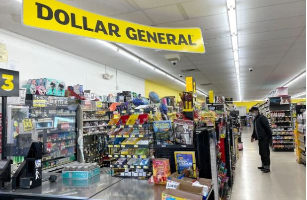 Các cửa hàng giá 1 USD tại Mỹ ngày càng thu hút khách ảnh 1