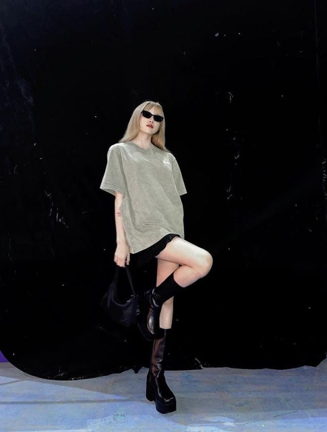 Chi Pu và dàn sao Việt xúng xính áo khoác, cardigan ngày lạnh ảnh 21