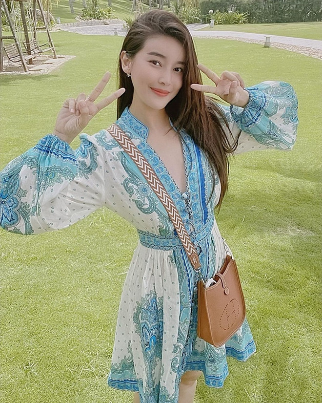 Chi Pu và dàn sao Việt xúng xính áo khoác, cardigan ngày lạnh ảnh 23